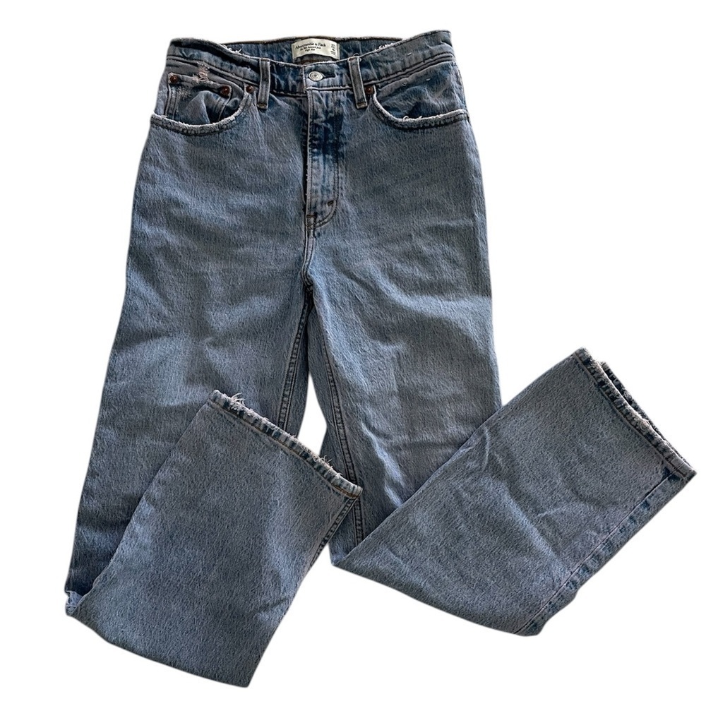 Abercrombie 90s Relaxed Jean High Rise Split Hem Medium Wash Size  4 / 27